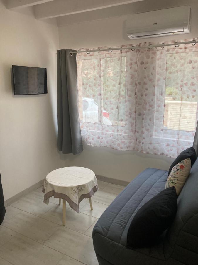 Au Havre De Paix Apartment Gareoult ภายนอก รูปภาพ