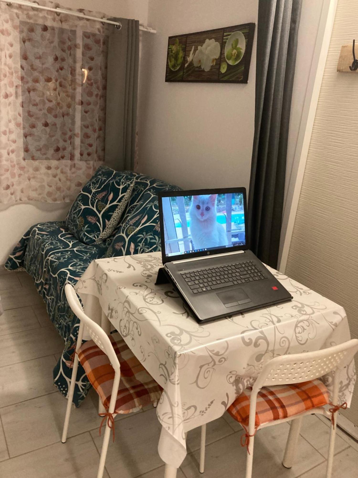 Au Havre De Paix Apartment Gareoult ภายนอก รูปภาพ